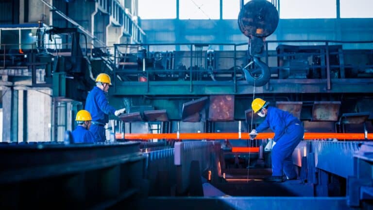 MES vs ERP: qual &egrave; la differenza e quando serve uno, l'altro o entrambi?