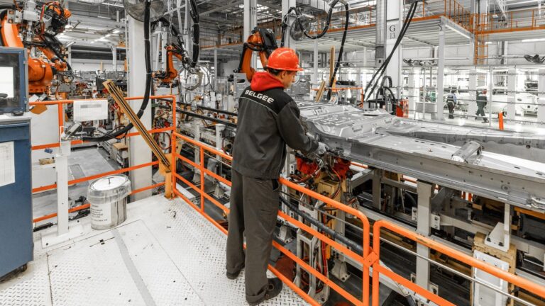 Software MES: cos'&egrave; e come funziona un sistema MES in produzione